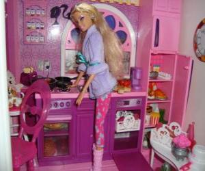 пазл Барби на кухне